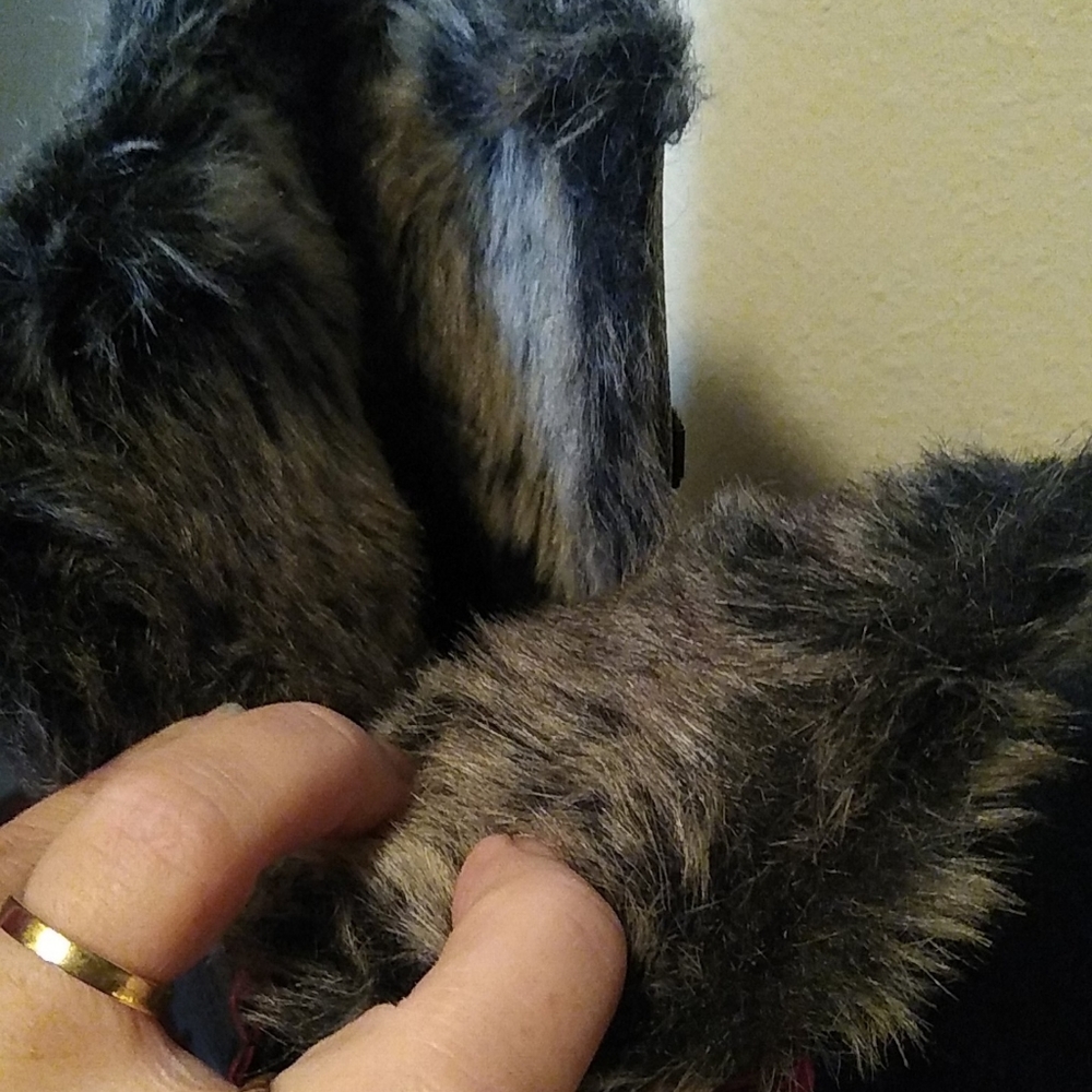 Black boots with faux fur, size 8 Never worn - Picture 3 of 4